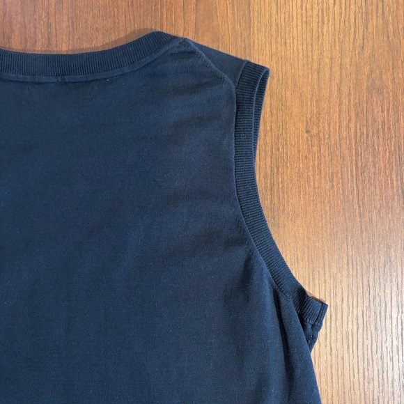Banana Republic women’s sleeveless tank top in navy blue
Size small‎ . - Picture 5 of 9